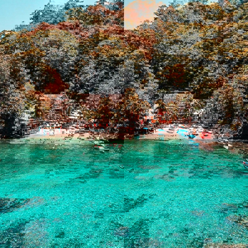 Turkisblåt vand i Honduras