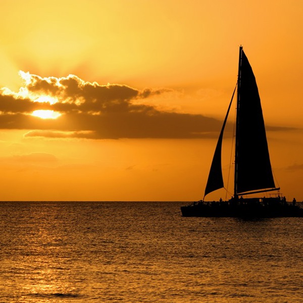 Sejlskib i solnedgang ved Barbados' kyst