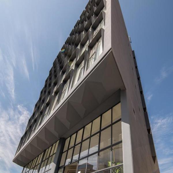 Met Hotel, La Paz, front