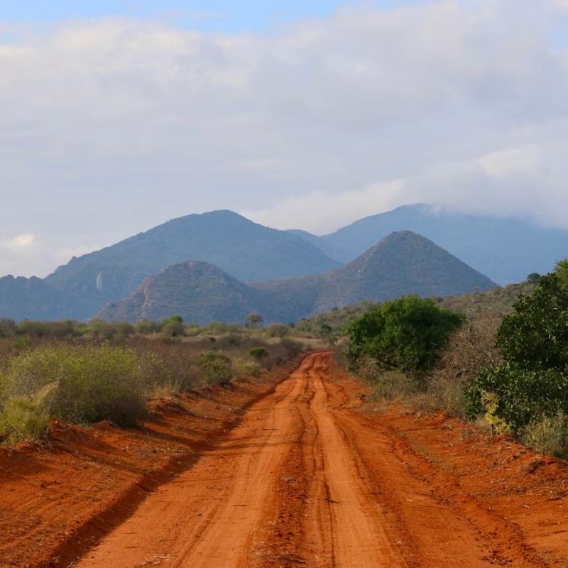 I:\AXUMIMAGES\Afrika\Kenya\Tsavo\Road