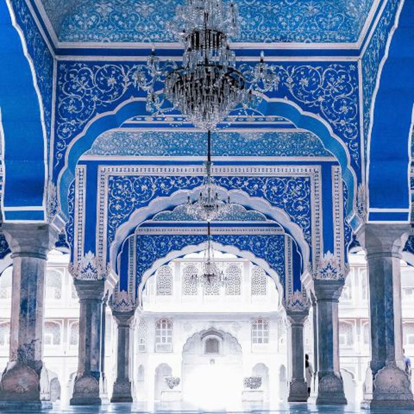 Blå bygning i De Forenede Arabiske Emirater