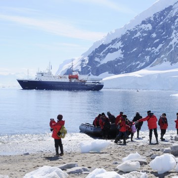 I land med gummibåd, Antarktisk