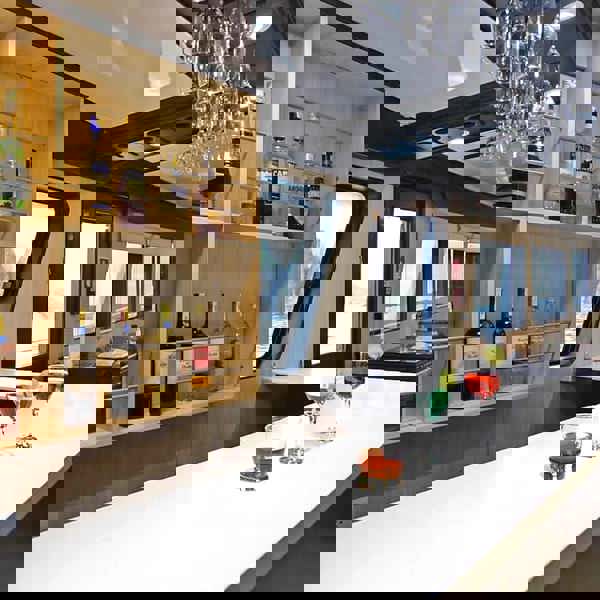 Galapagos båd, Hannibal Travel