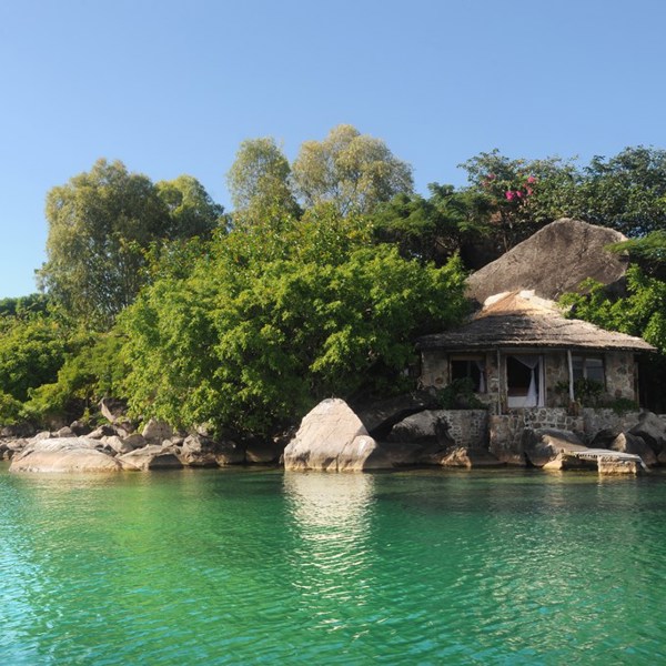 Kaya Mawa ligger direkte ned til Lake Malawi