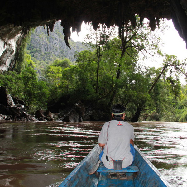 Sejlads igennem Konglor Grotten