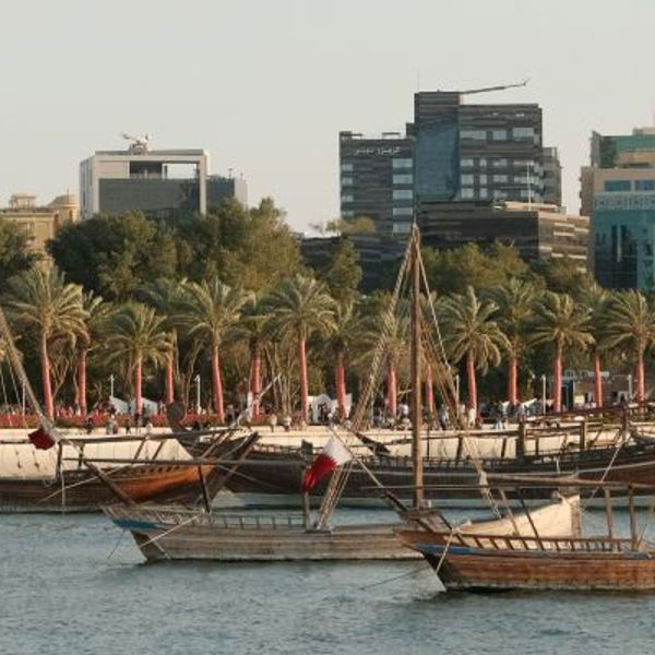 Både og høje bygninger i Doha