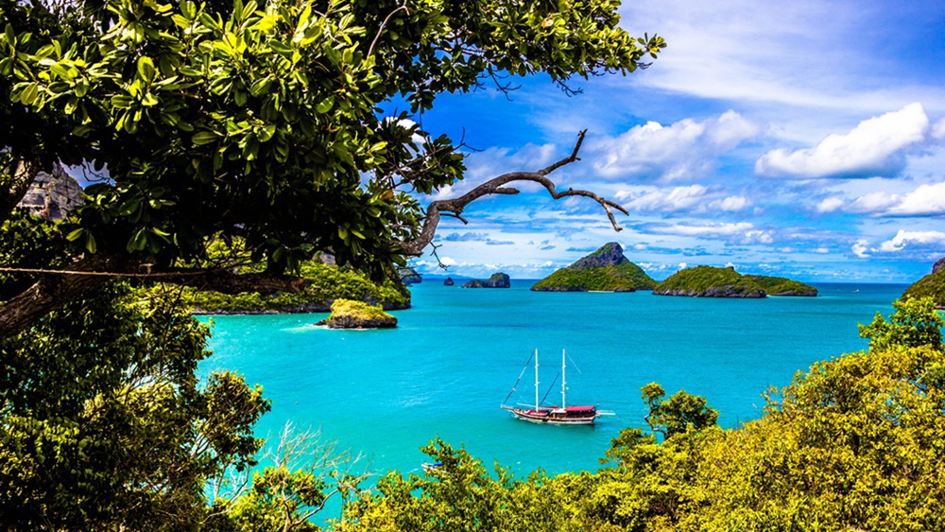 Klart vand og flot udsigt i det sydlige Thailand