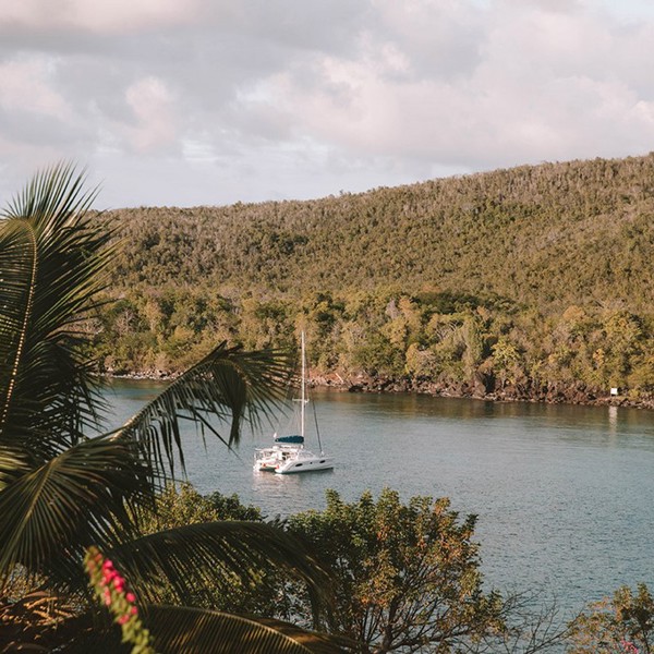 Ti Kaye Resort & Spa ligger i Anse Cochon bugten på St. Lucias vestkyst.