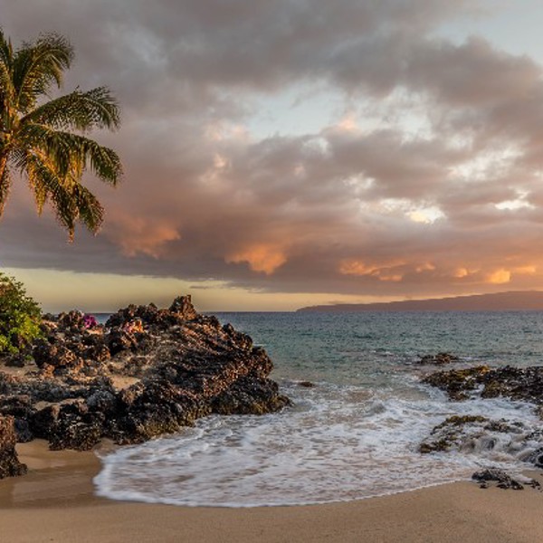 Rolig strand på Hawaii