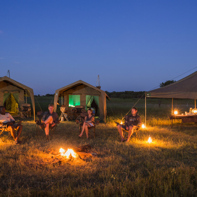 I:\AXUMIMAGES\Afrika\Botswana\Pakker\ID - 22668 Autentisk 8 dages safari i Botswana\Aftenhygge i campen