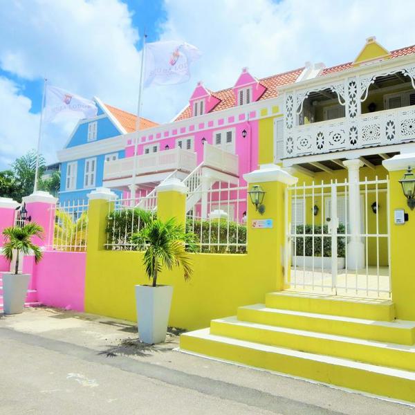 Farverige Scuba Lodge & Suites