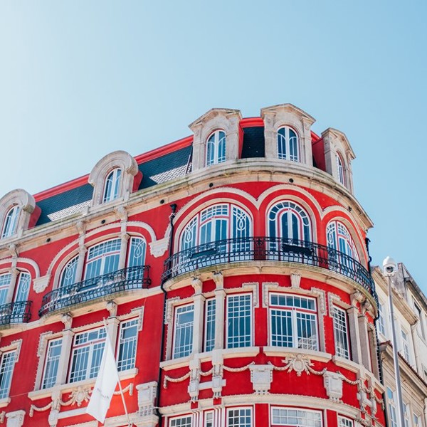 Rød bygning i Porto