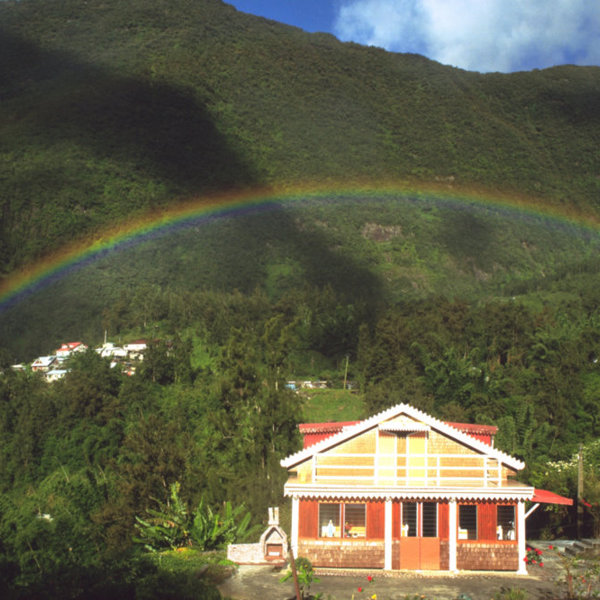 Smukt lille hus i kanten af skoven på La Réunion
