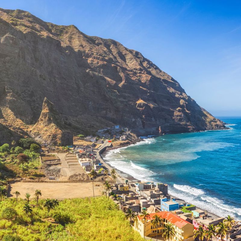 Den flotte kyst langs Vila das Pombas