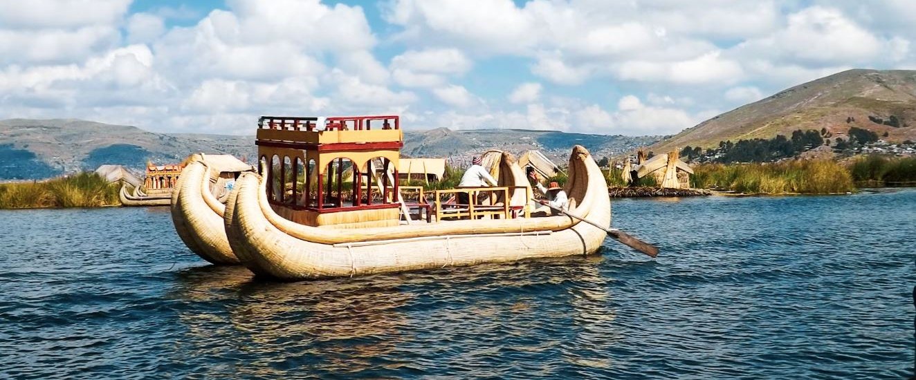 I:\AXUMIMAGES\Sydamerika\Peru\Det sydlige højland\Uros boat - mindre