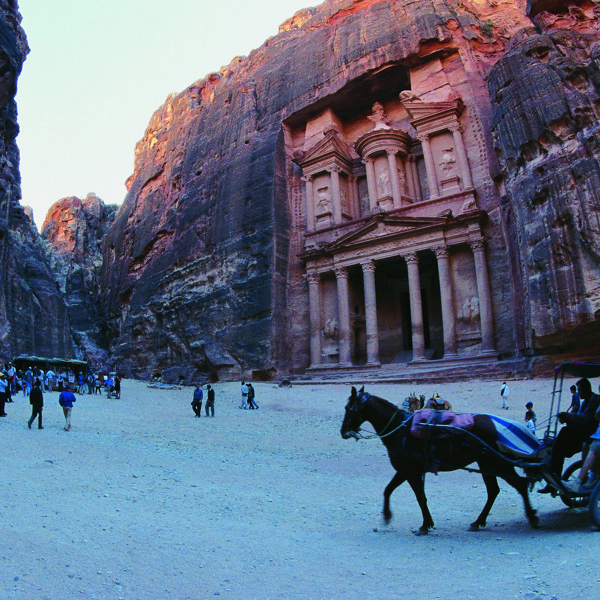 Det er muligt at blive fragtet til Petra i hestevogn