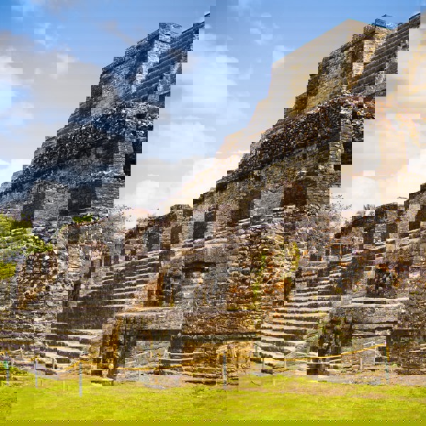 Forbløffende inkatempler lidt i Belizes skove