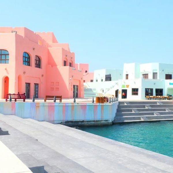 Farverige bygninger i Qatar