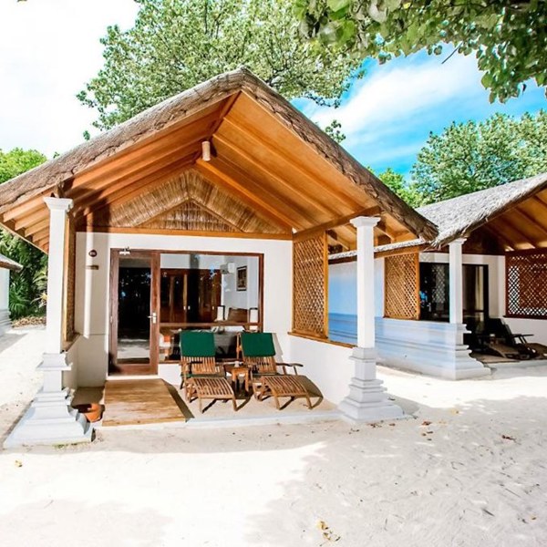 Reethi Villa udefra på Reethi Beach Resort Maldiverne