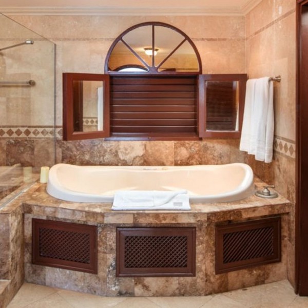 Badeværelse i junior suite på The Crane på Barbados