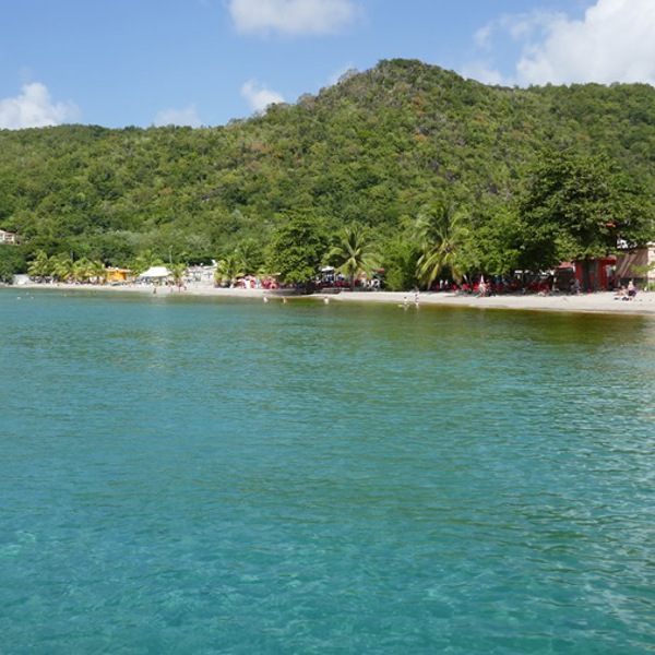 Den azurblå hav ved Martinique