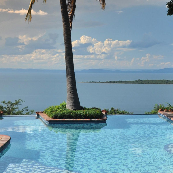 Bumi Hills, Rejser til Zimbabwe