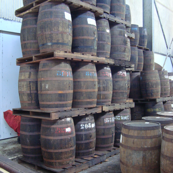 Tønder med rom på Martinique