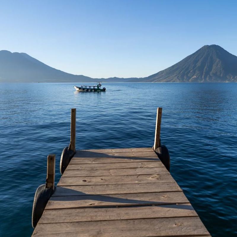I:\AXUMIMAGES\Mellemamerika\guatemala\Det centrale guatemala\Bridge and lake