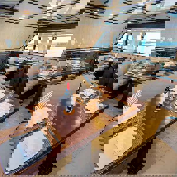 Galapagos båd, Hannibal Travel